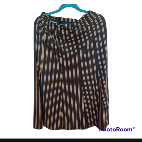 Antthony brand, black and yellowish gold color stripes blouse and skirt set. - Picture 8 of 8